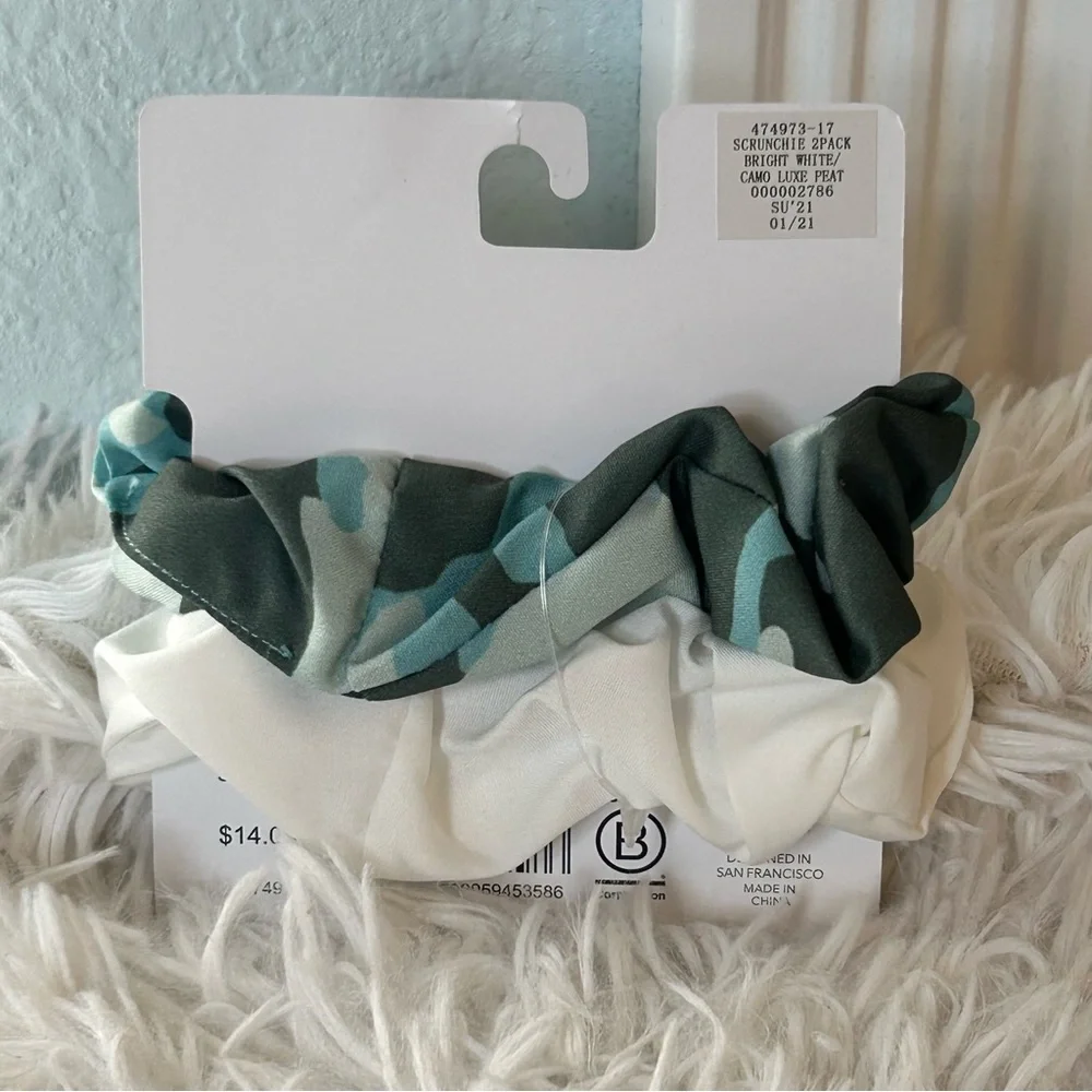 🩶5/$30 Athleta Bright White and Teal Camo Luxe Peat Scrunchies Set of 2  NEW